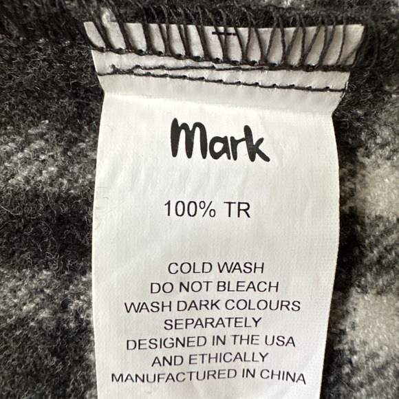 Adorable Black and White Plaid Shacket - Picture 9 of 9